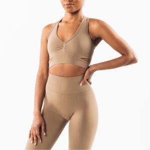 Alphalete Amplify Stratus Bra - Chai